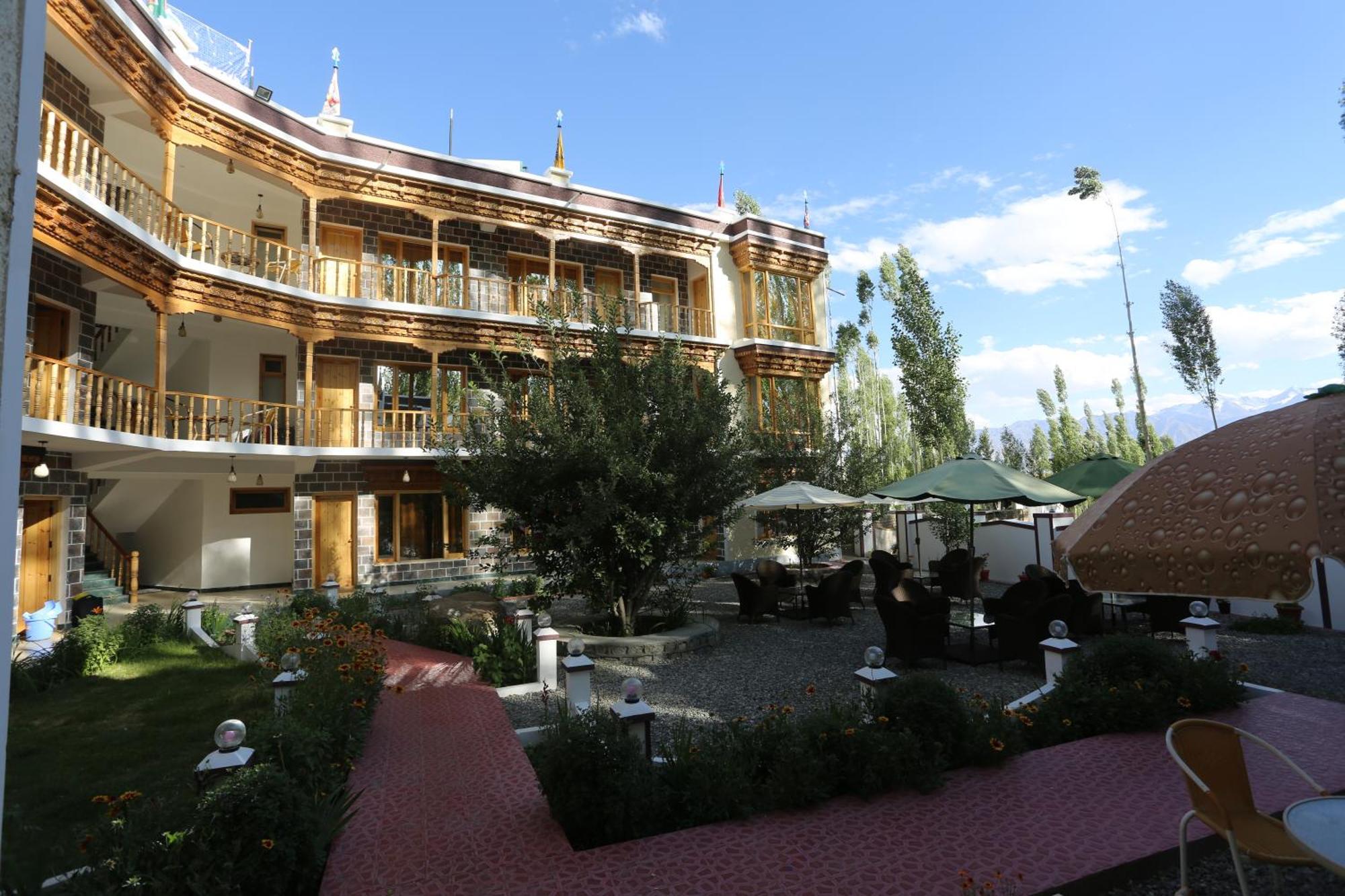 Hotel Lhalingkha Лех Екстериор снимка