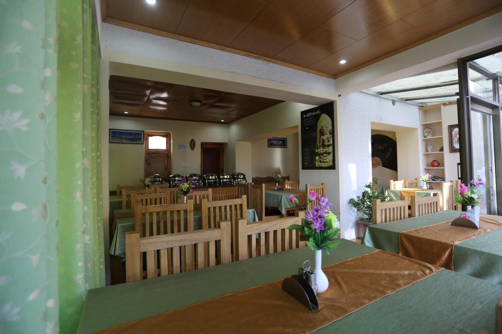 Hotel Lhalingkha Лех Екстериор снимка