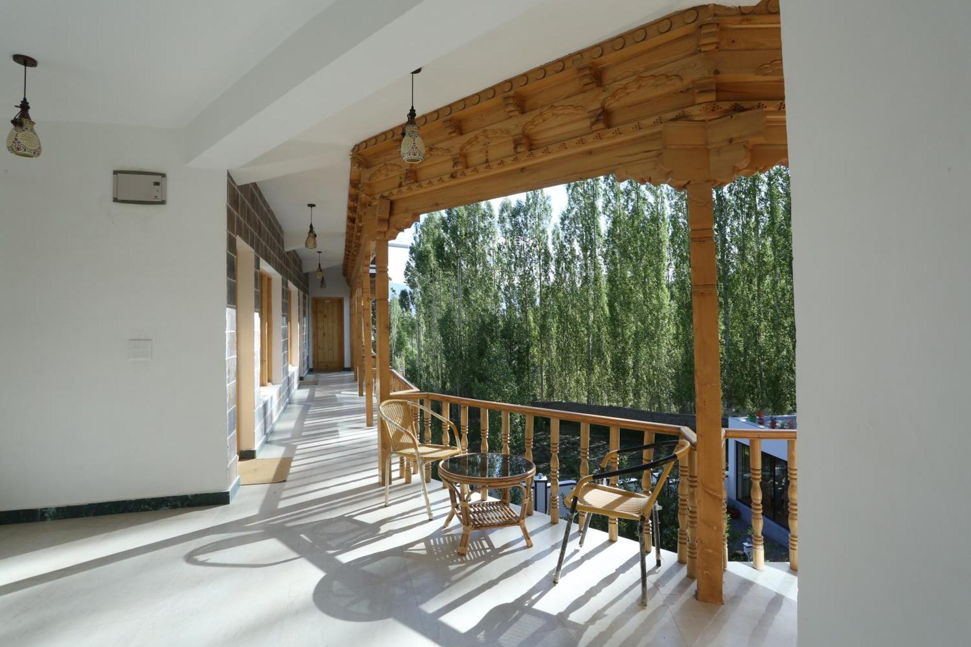 Hotel Lhalingkha Лех Екстериор снимка