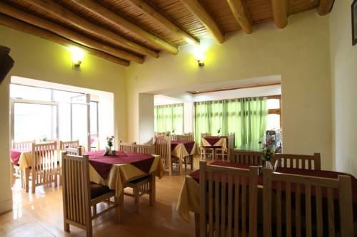 Hotel Lhalingkha Лех Екстериор снимка